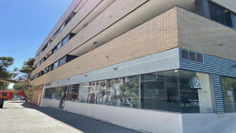 Local comercial de 185m² en calle Junta Central Suprema 6, Aranjuez, Madrid