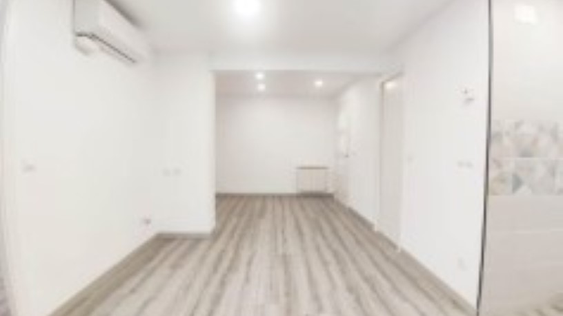 Piso de 59m² en calle Eugenia De Montijo, Madrid