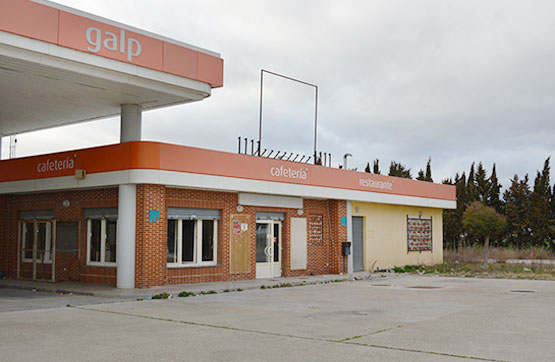 Gasolinera  en carretera Na-115, Peralta/azkoien