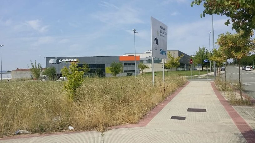 Suelo urbanizable de 842m² en  Parcela 885 Del Poligono 2, Ansoáin/antsoain, Navarra