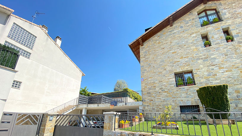 Chalet in street Cl Julien Vinson, Cizur