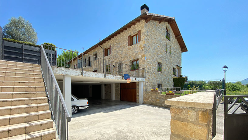 Chalet in street Cl Julien Vinson, Cizur