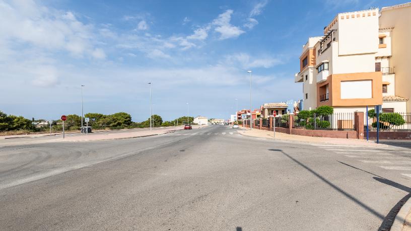 Plaza de garaje de 35m² en urbanización Señorio Lomas De Cabo Roig, Orihuela, Alicante