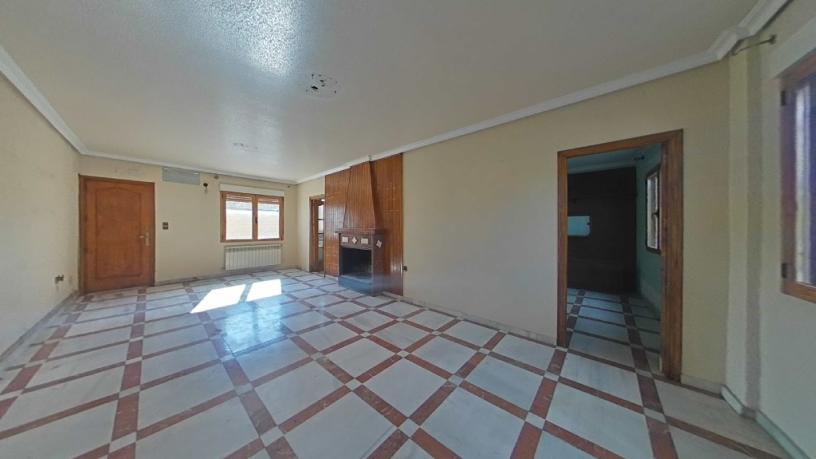 181m² Townhouse on street Comandante Castejon, Pinós (El)/pinoso, Alicante