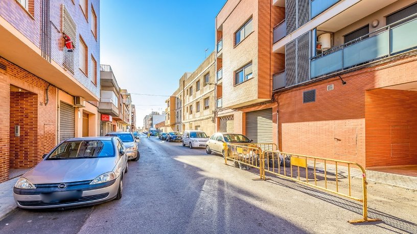 Local comercial de 263m² en calle Batalla De Lepanto, Almassora, Castellón