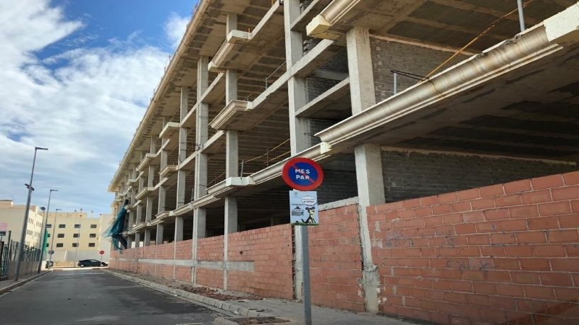 Obra parada en calle Pascuala Lauteriio, Nules, Castellón