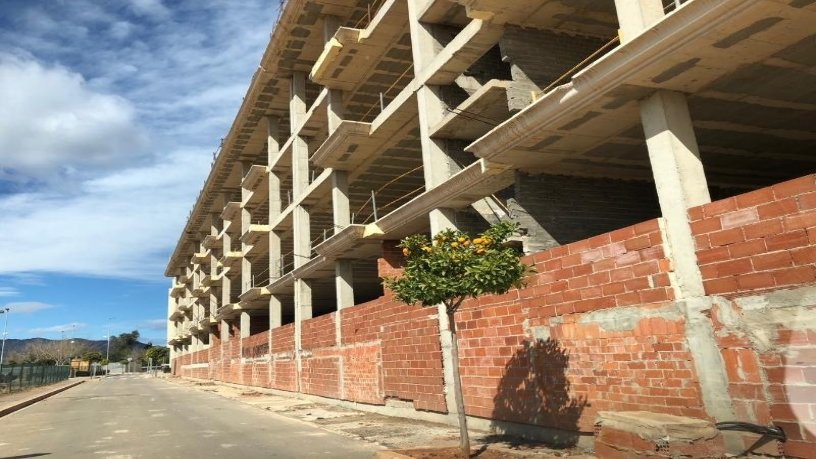 Obra parada en calle Pascuala Lauteriio, Nules, Castellón