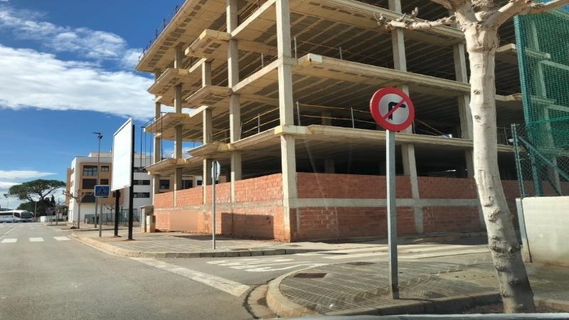 Obra parada en calle Pascuala Lauteriio, Nules, Castellón