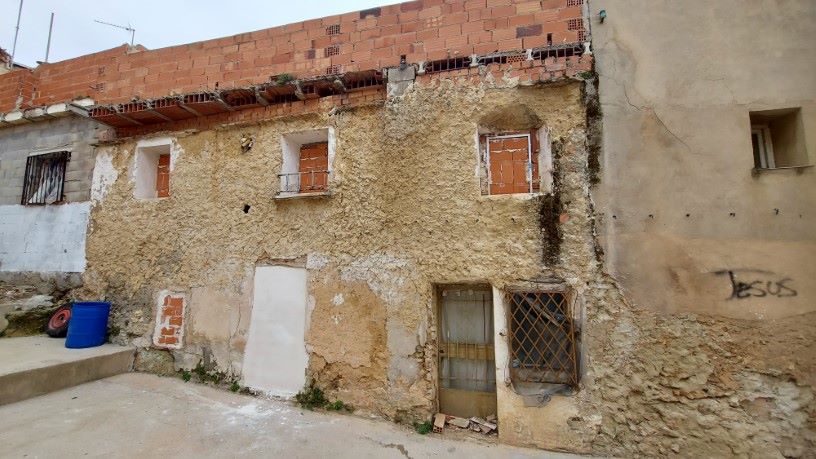 House  on street Reinas, Requena