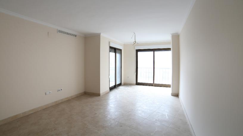 Piso de 107m² en calle Sanchis Mayans, Oliva, Valencia