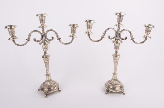 Pair of 3 arm silver candelabra - Par de candelabros de 3 lumes em prata