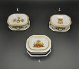 Oficina Real (OR) emblazoned salt cellars (sold individually) 1 - D. Carlos I coat of arms used on the Royal Carriage on the occasion of his coronation; 2 - D. Carlos I monogram used on the Royal Carriage on the occasion of his coronation; 3 - D. Fernando Collection - National Pena Palace., 4x9,5x7,5cm, 20th century - séc. XX