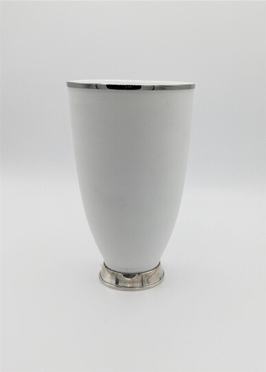 Jarra de porcelana com base em prata - Porcelain Vase with silver base