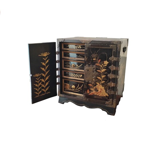 Small japanese cabinet - Pequeno contador japonês