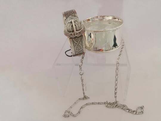 Pulseiras e corrente 