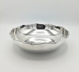 Large shaped rim 833/1000 silver bowl. Eagle (Águia) hallmark for Porto and maker&#39;s mark for Joalharia Eloy. 834g, 26cm, 20th century - séc. XX
