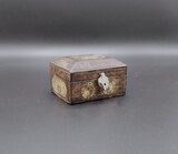 Caixa chinesa para pedra de tinta em madeira e osso gravados. Laterais com os caracteres para Fu (Fortuna) inscritos., 5x8,5x6,5cm, 20th century - séc. XX