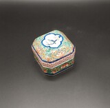 Vista Alegre porcelain rectangular box, part of the Anshan collection. Has a no.34 Vista Alegre mark, for 1971-1980. Parcially hand painted., 6x7,5x7,5cm, 1971-1980