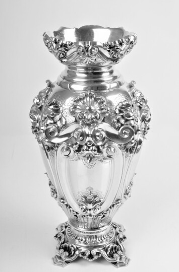 Large D. João V style silver vase - Grande jarra estilo D. João V em prata