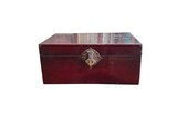 Chinese box in lacquered leather over wood frame and metal handles and lock. , 27,5x41,5x63,... 20th century - séc. XX
