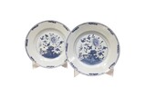 Pair of Companhia das Índias export porcelain plates with blue and white decor depicting a garden. 1 hairline and slight rimfritting. Qianlong period (1736-1795)., 23,5cm, 1736 - 1795