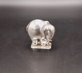 Pequeno elefante em prata 925/1000 com contrastes Águia do Porto e da casa Topázio. 21g, 4,5x4,3x2,2cm, 1985-1998