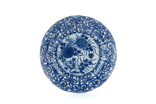 Shaped rim plate with ruyi - Prato recortado com ruyi