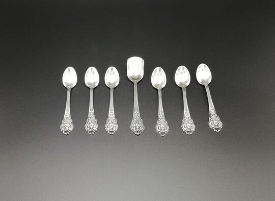 Set of 6 teaspoons and 1 sugar spoon - Conjunto de 6 colheres de chá e 1 pá para açúcar