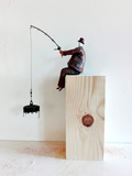 Escultura em resina policromada e madeira, 20x9x32cm, 2019