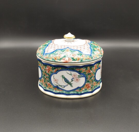 Large Vista Alegre porcelain "Anshan" box - Grande caixa "Anshan" da Vista Alegre