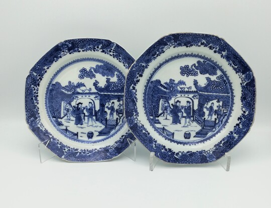 Pair of Chinese shaped rim plates - Par de pratos recortados chineses 