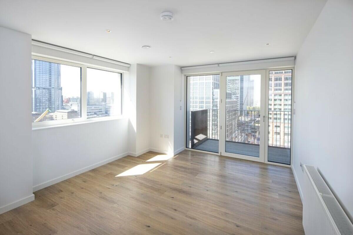 30 Harbord Square - Image 3