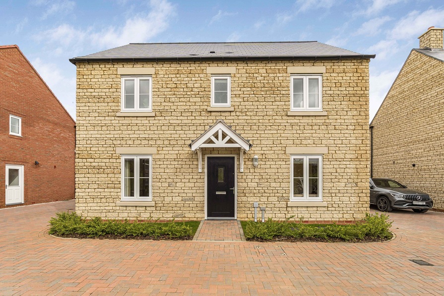 Hemins Place At Kingsmere in Bicester - 3