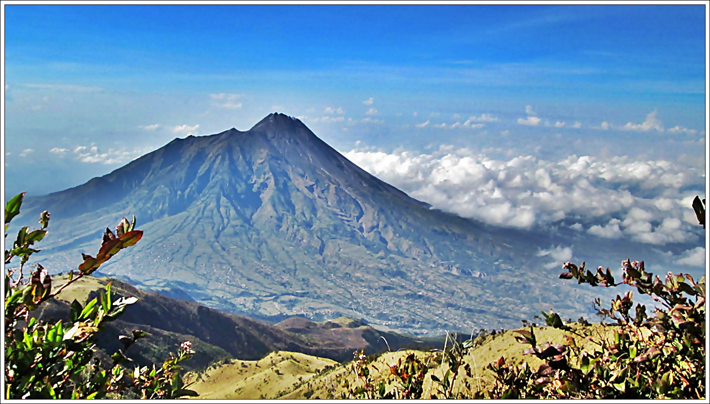 Gunung-Gunung Indonesia: Pesona Alam yang Menawan