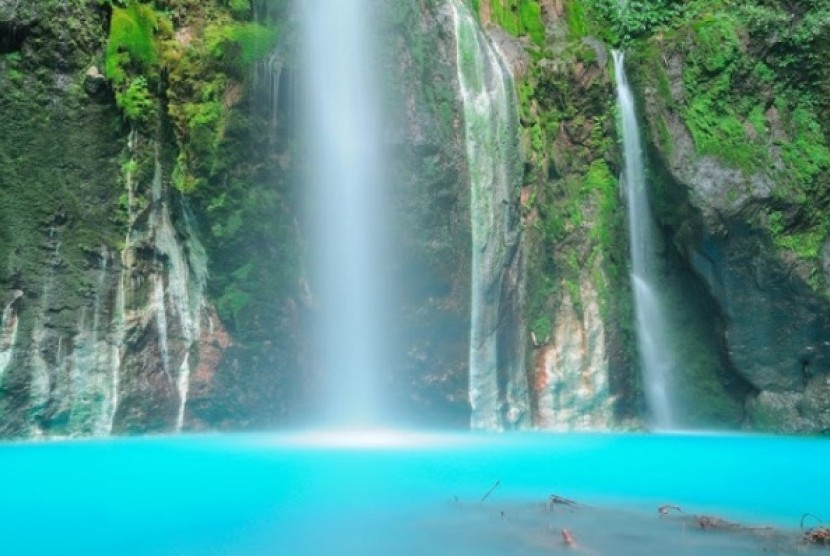  air  terjun  dua  warna  AllIndonesiaTourism com