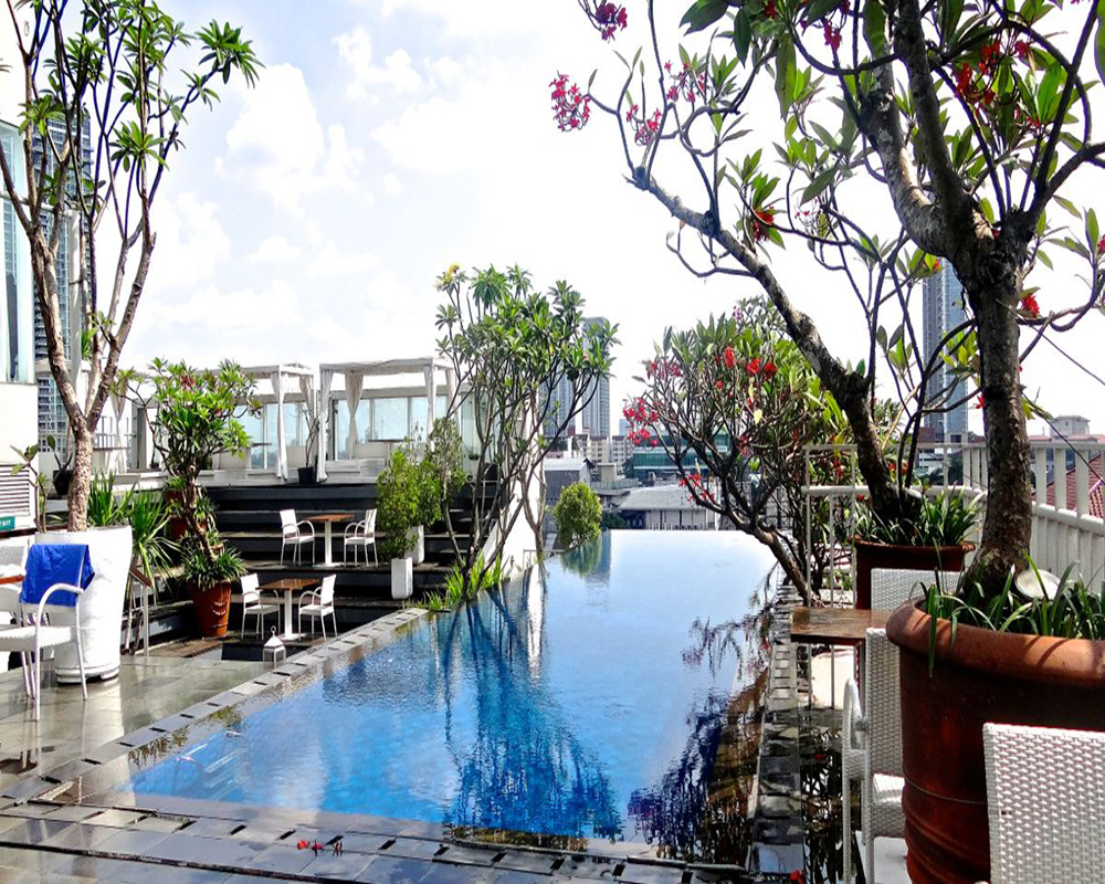 The Rooftop Bars in Jakarta with Stunning View and Cheap Drinks : Fancy Yet Affordable