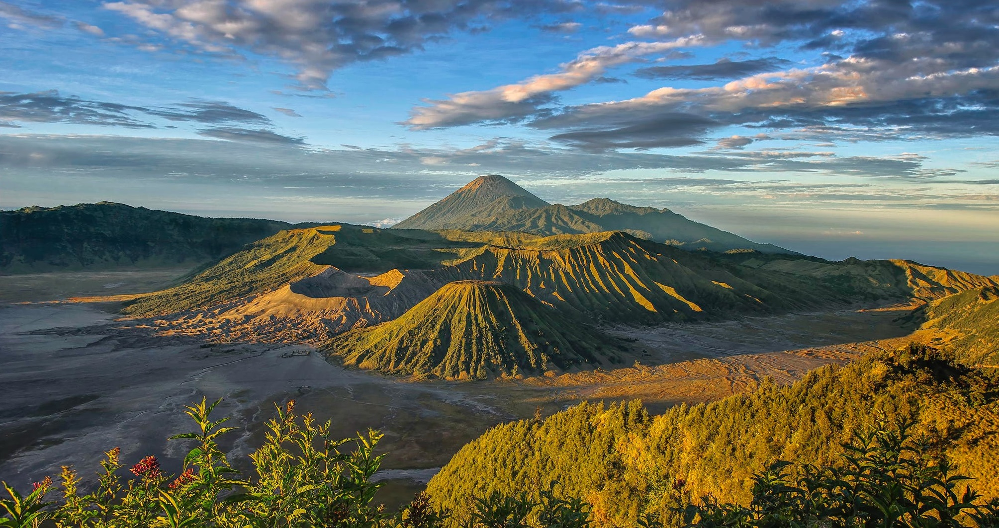 Visiting 4 Historical Places in East Java to Arouse Your Curiosity