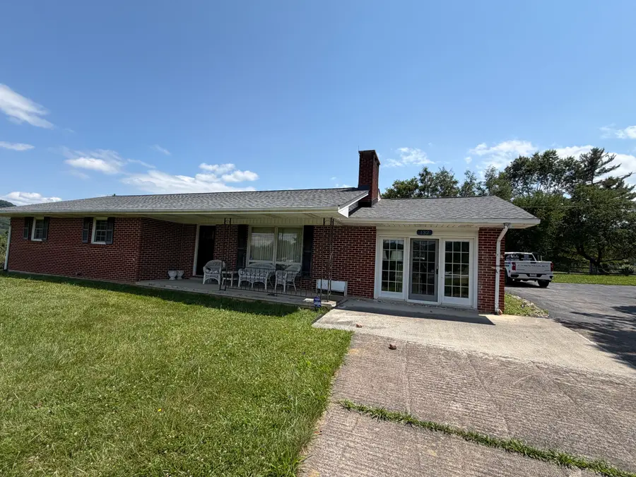 Completed roof in Deep Gap, NC