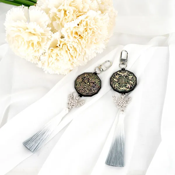 [A Special Today] Court Mother-of-Pearl Keyring - Norigae