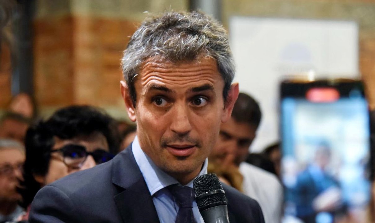 Menem exigió los despachos y equipamiento a los diputados que finalizan mandato