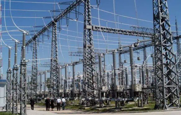 Deficitul de infrastructură și vulnerabilitatea energetică a României: De ce creșterea producției OPEC+ nu scade prețurile la pompă — NRG-IA