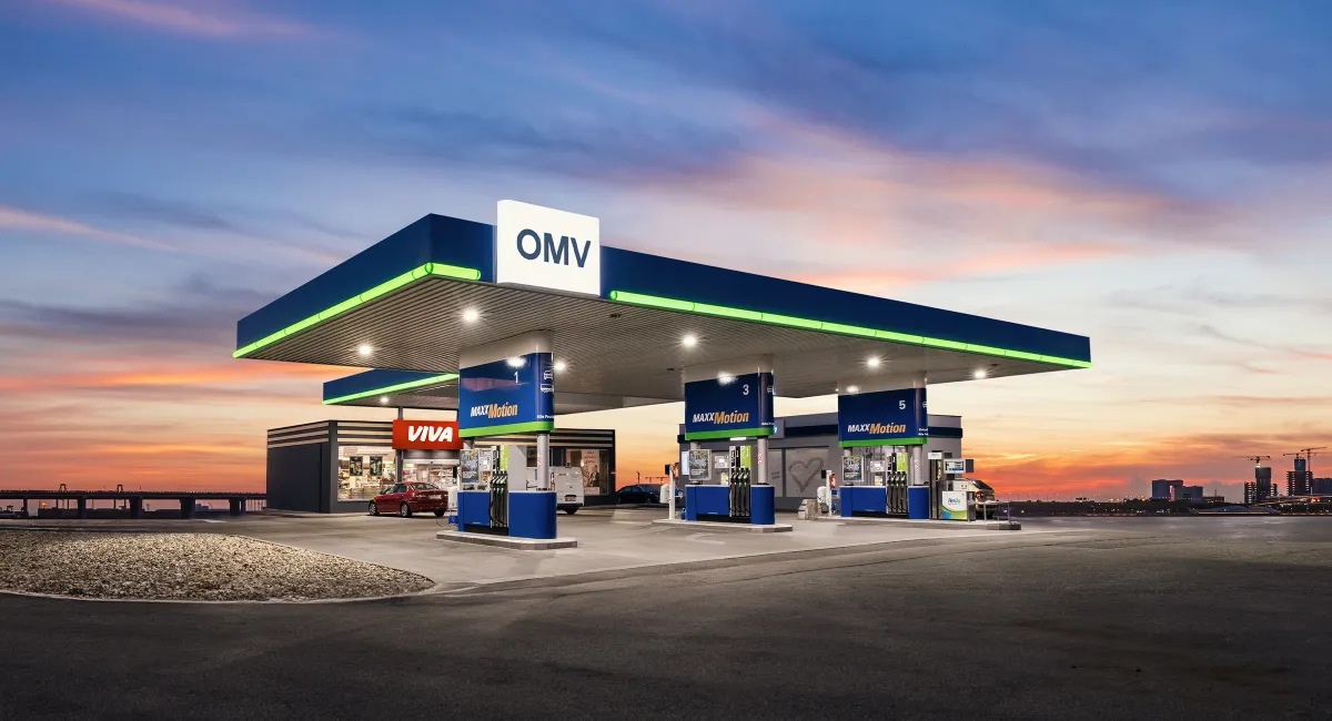 Motorina scade sub 10,20 lei în stațiile OMV Petrom și SOCAR, în timp ce investitorii austrieci pariază pe stocarea de energie în Mehedinți — NRG-IA