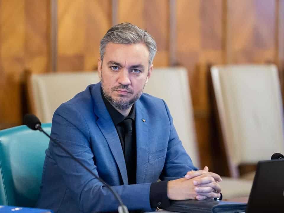 ANRE impune noi standarde de transparență: Facturi simplificate și reguli stricte pentru stocarea energiei la prosumeri — NRG-IA
