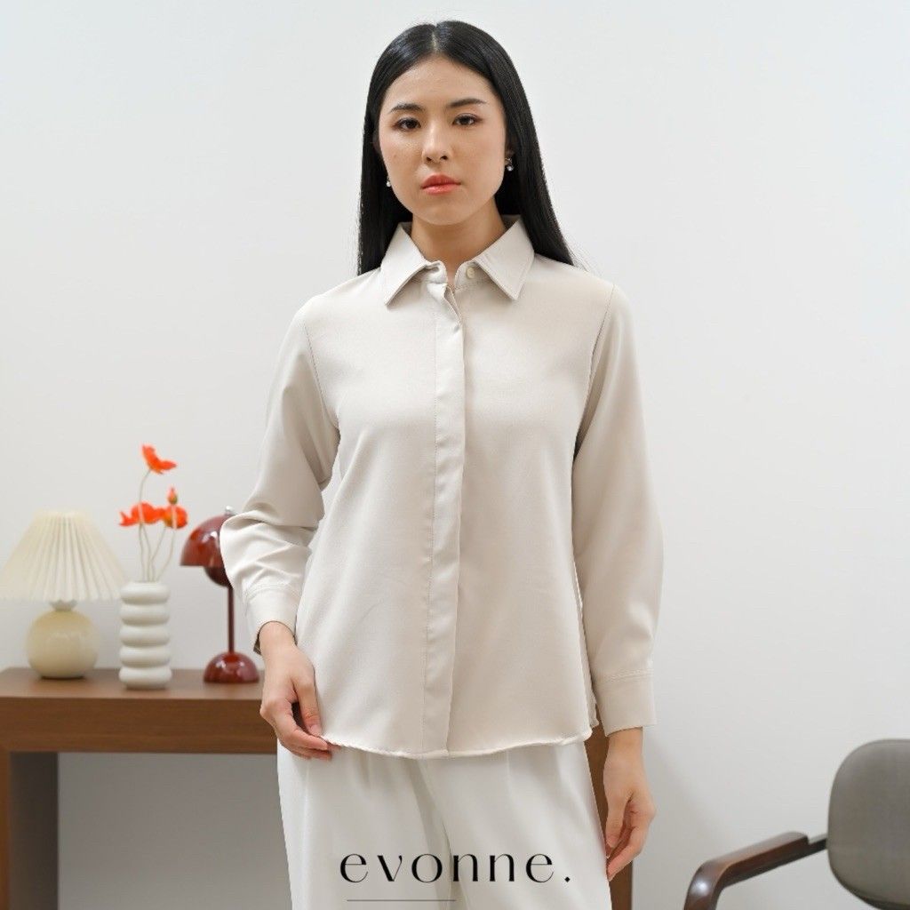 EVONNE Xara Kemeja Fitted Mewah Wanita Top Cotton Shirt Blouse Atasan Wanita Elegan Lembut Simple Oversize Beige L to XL