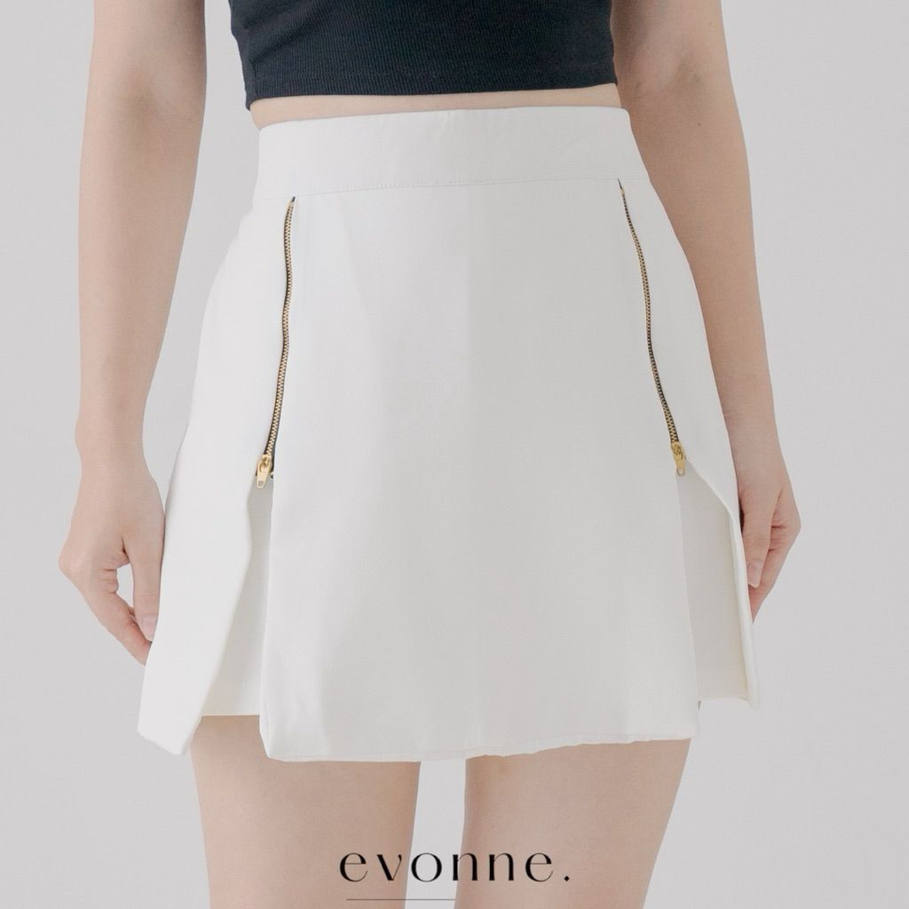 Evonne Winnie Skorts Putih S to M