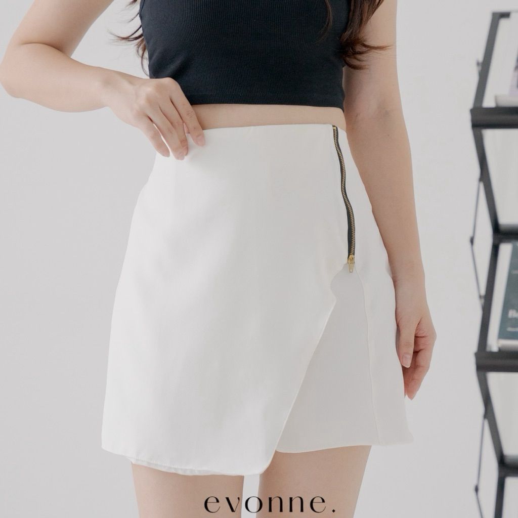Evonne Pauline Skorts White S to M