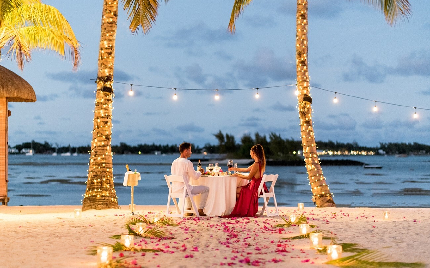 Mauritius oosten Shangri la le touessrok koppel romantisch diner strand
