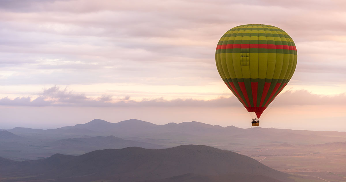 Vol en montgolfière au-dessus des montagnes de l'Atlas 