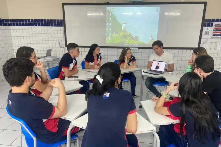 Alunos de Ensino Médio em atividade da AM em sala de aula