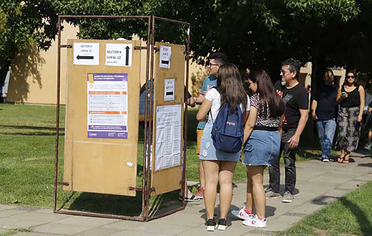 Jóvenes pueden informarse sobre nuevas carreras con alta proyección ...